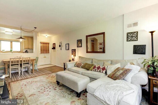 Building Photo - 5320 Pooks Hill Rd