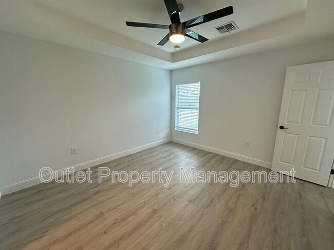 Building Photo - 790 W Gaucho Cir