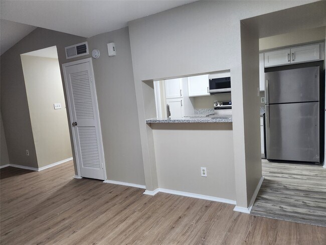 Building Photo - 6602 Harbor Town Dr