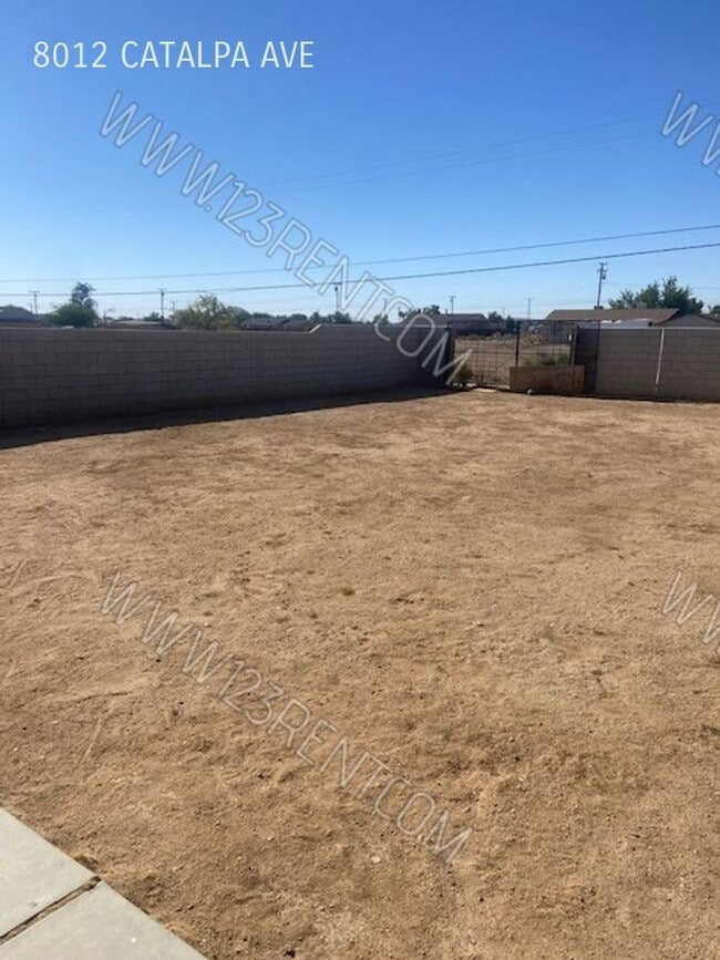 Building Photo - 8012 Catalpa Ave