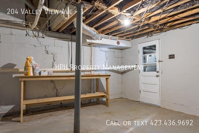 Building Photo - 204 Valley View Ave