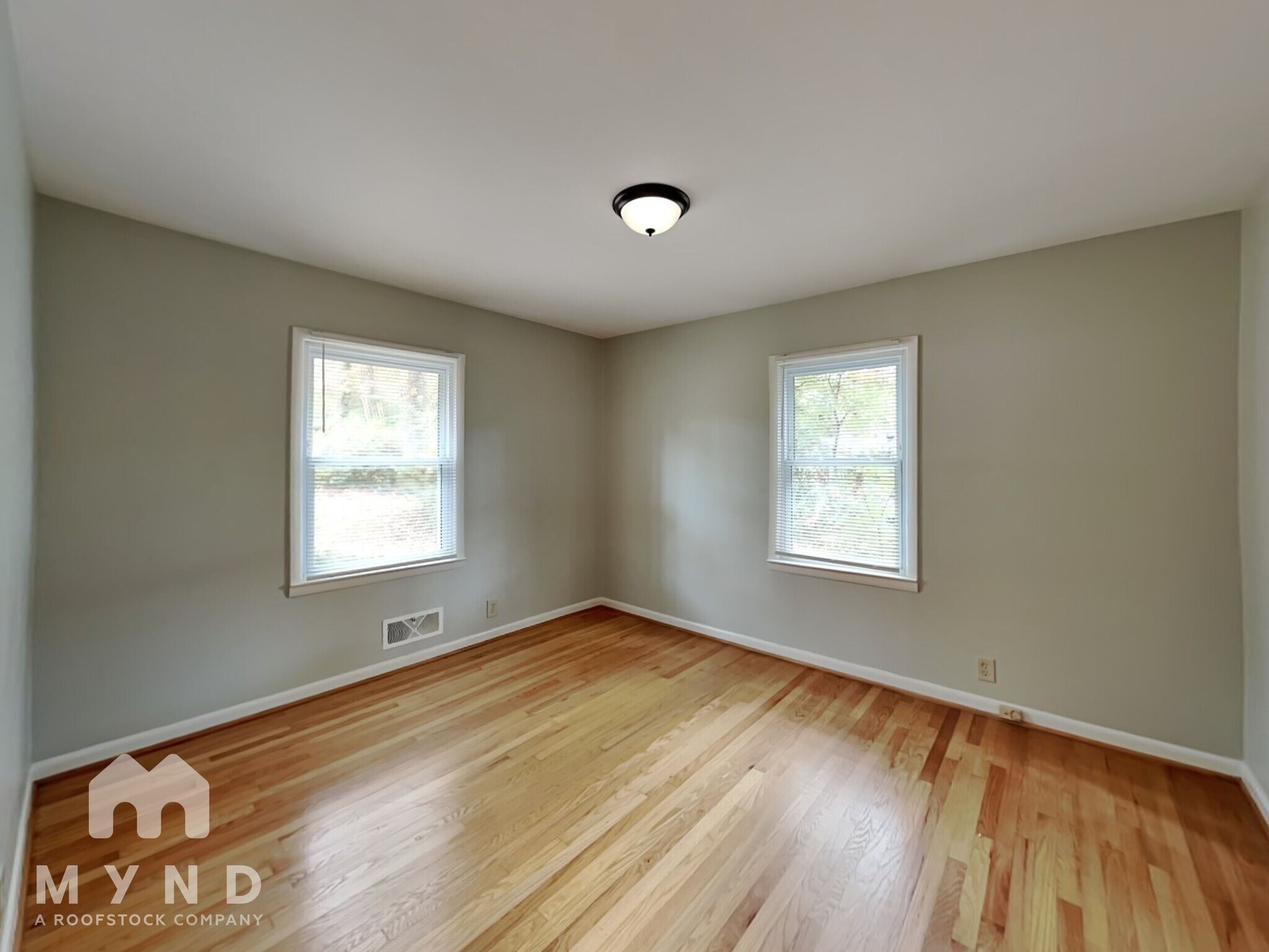 Building Photo - 4361 Silver Lake Rd