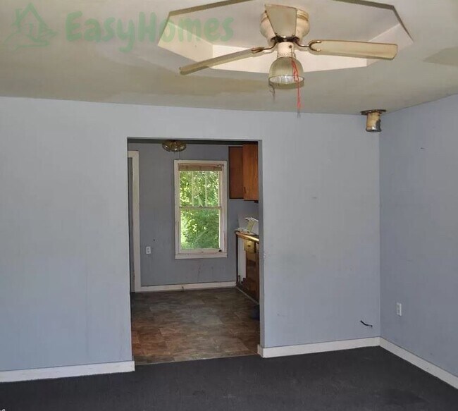 Building Photo - 824 S Main St