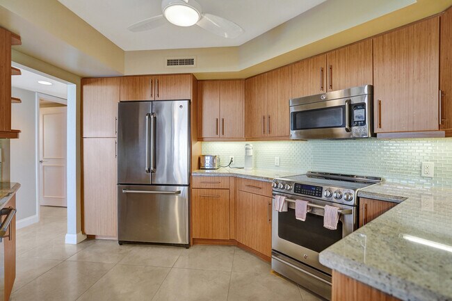 Building Photo - 120 S Ocean Blvd