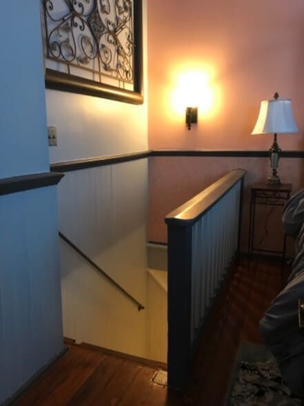 Building Photo - 322 Alix St