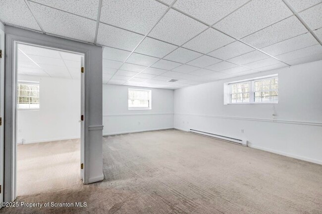 Building Photo - 28 Robin Ln