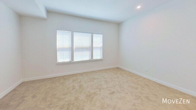 Building Photo - 3645 S Tryon St