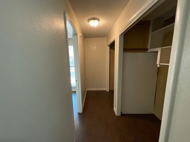 Building Photo - 308 E Kittyhawk Dr