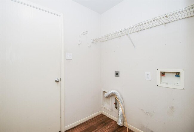 Building Photo - 16211 Cole Bridge Ln