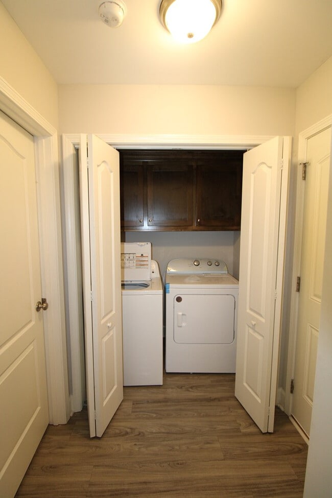 Building Photo - 1315 Mayfield Dr