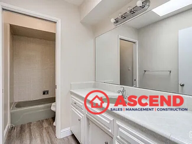 Building Photo - Phenomenal Home Located In Gated Community!
