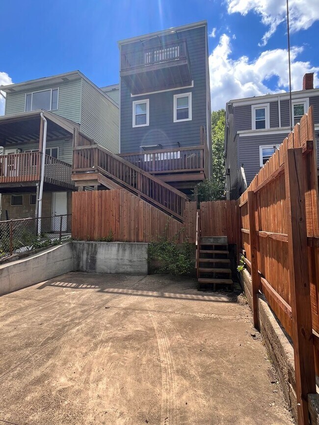 Building Photo - Lawrenceville 3 Bed, 2.5 Bath House with Parking for Lease July 1!