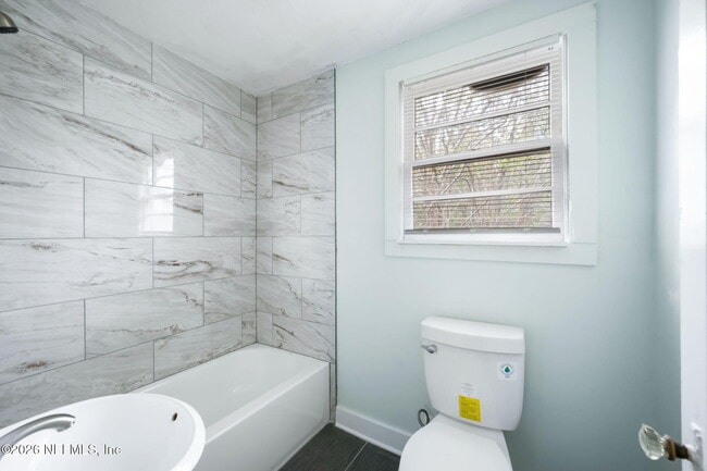 Building Photo - 1438 Dancy St