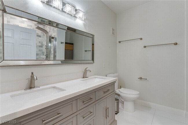 Building Photo - 2291 W Horizon Ridge Pkwy
