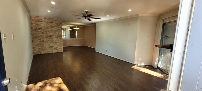 Building Photo - 9700 Leawood Blvd