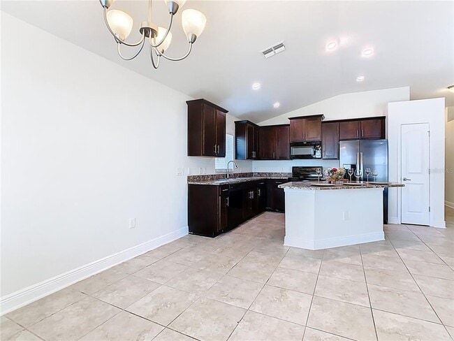 Building Photo - 465 Buchannan Dr