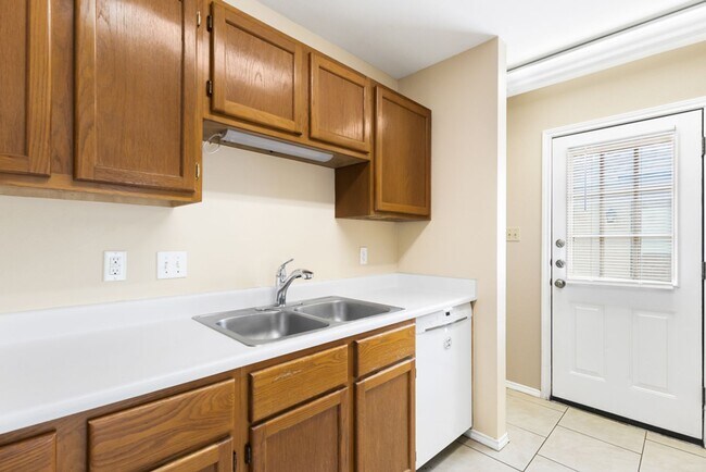Building Photo - 265 Lohmann St