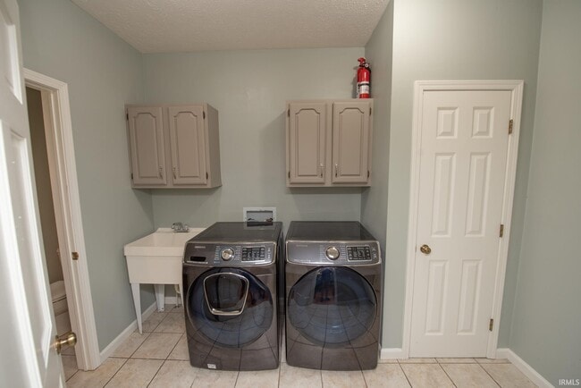 Building Photo - 3801 W Capilano Dr