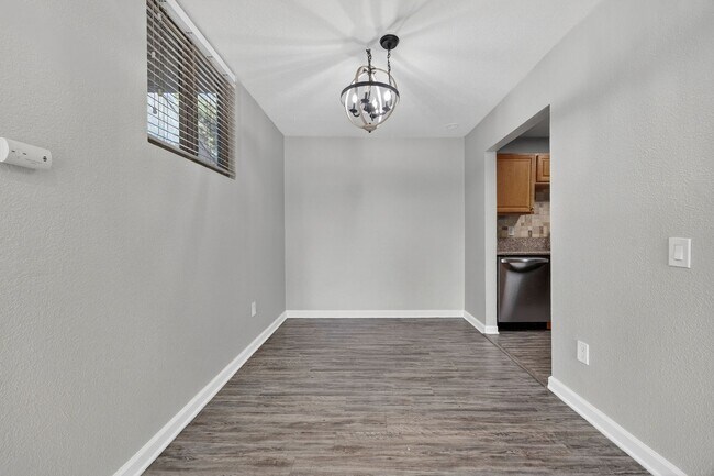 Building Photo - Upgraded 1 Bedroom Unit with Spacious Bedroom!