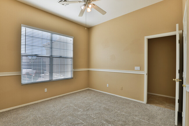 Building Photo - Spacious, Single Story, East Mesa home wit...