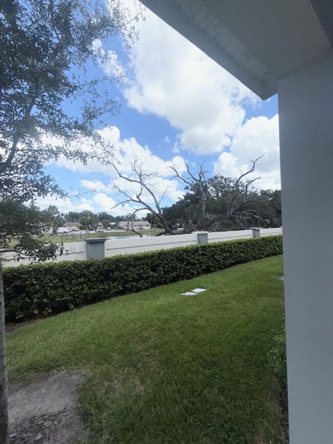 Building Photo - Grayson Square