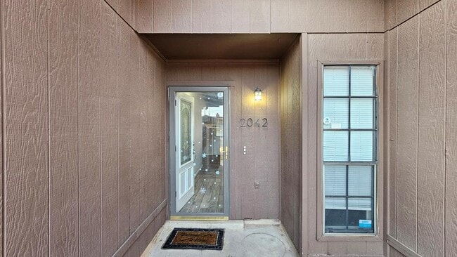 Building Photo - 2042 Magill St