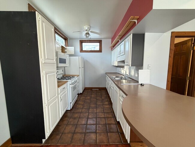 Building Photo - 3 Bedroom Home on NW Side of Grand Rapids