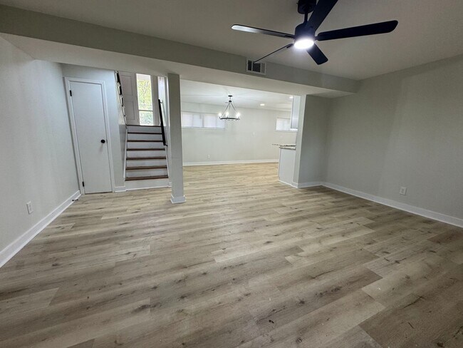 Building Photo - $2,195/month | 4 Bed | 2.5 Bath | 2,046 Sq Ft