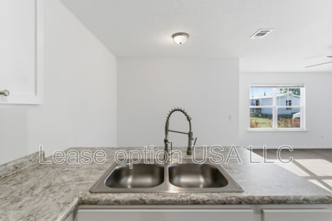 Building Photo - 34 Pine St