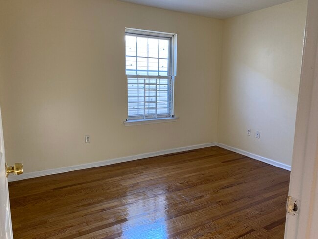 Building Photo - 122 Port Ave