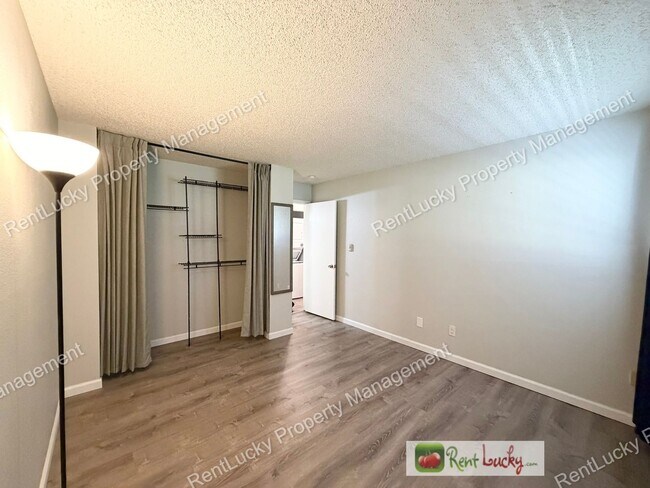 Building Photo - 1003 S 308th St