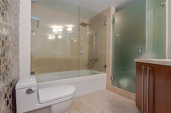 Building Photo - 1111 SW 1st Ave