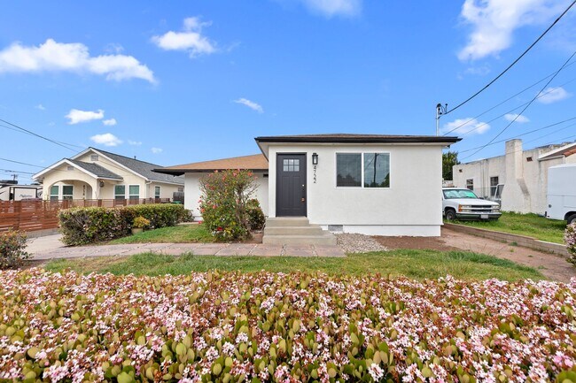 Building Photo - 4 bed main house!