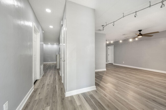 Building Photo - 1571 SW 13th Dr