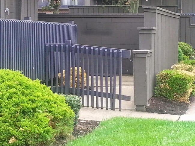 Building Photo - 3 Westgate Dr