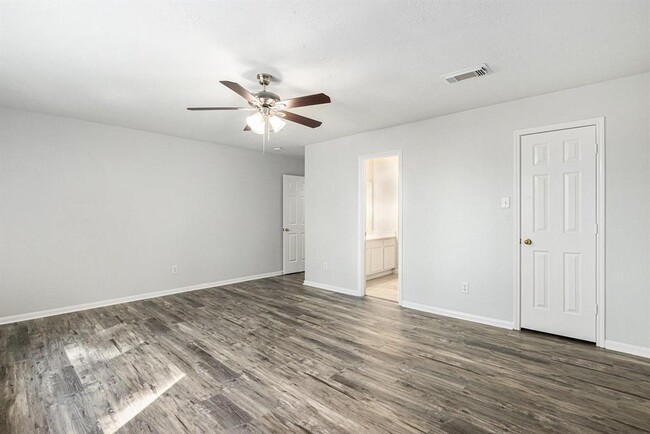 Building Photo - 907 Hinsdale