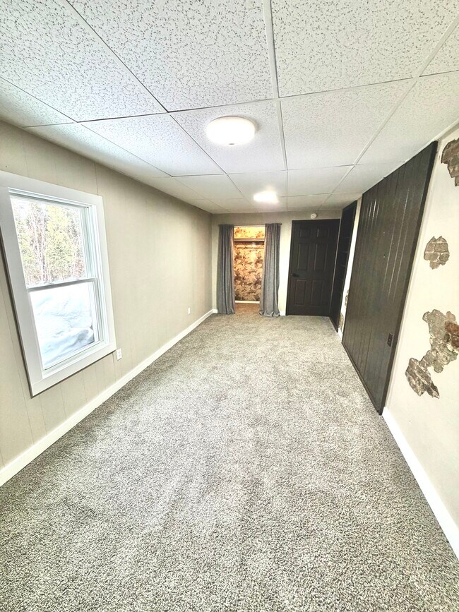 Building Photo - 415 S James St