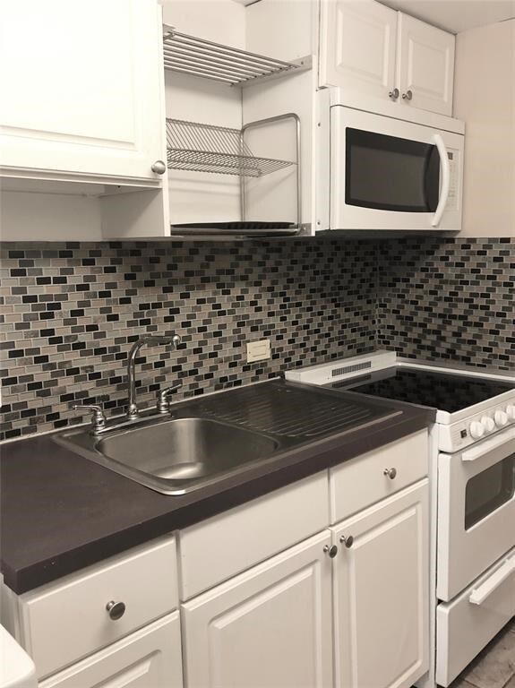 Building Photo - 2016 Main St