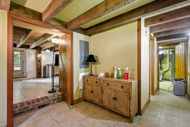 Building Photo - 11826 Colonial Trail W