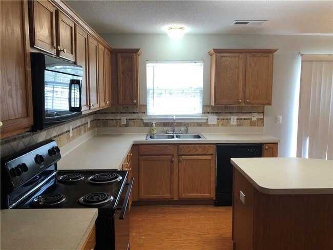 Building Photo - 1909 Hampton Springs Ct SW