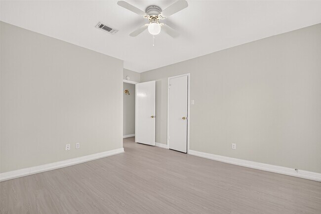 Building Photo - 10383 Briar Forest Dr