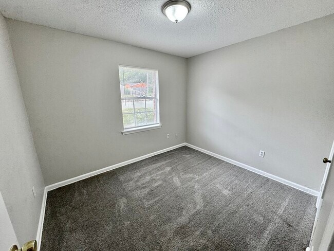 Building Photo - 4540 Spring Valley Dr