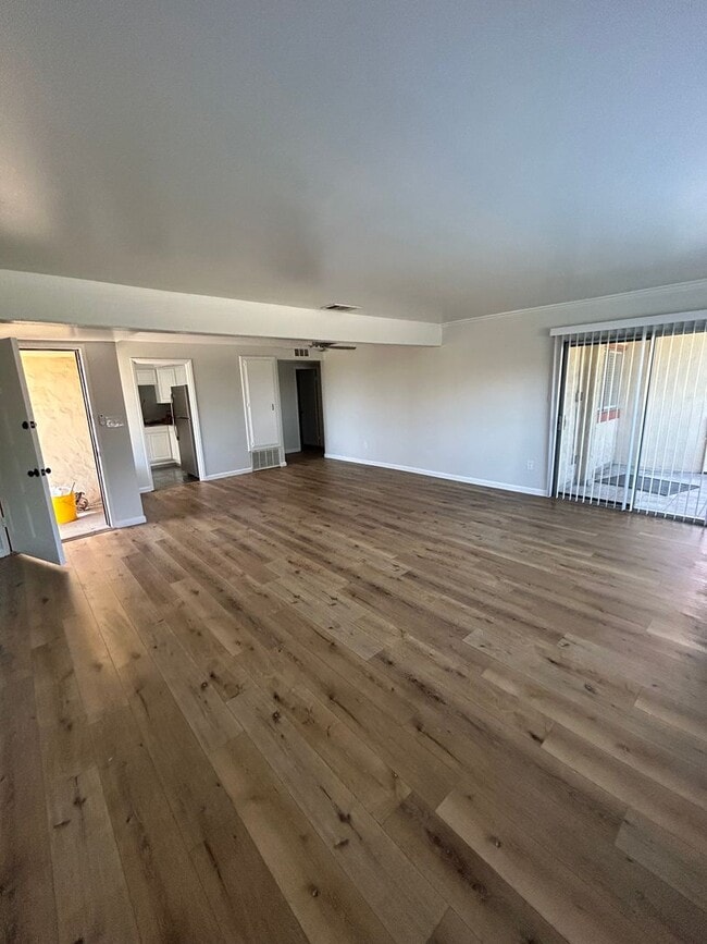 Building Photo - Spacious and lovely 2 bedroom 2 bath Condo...
