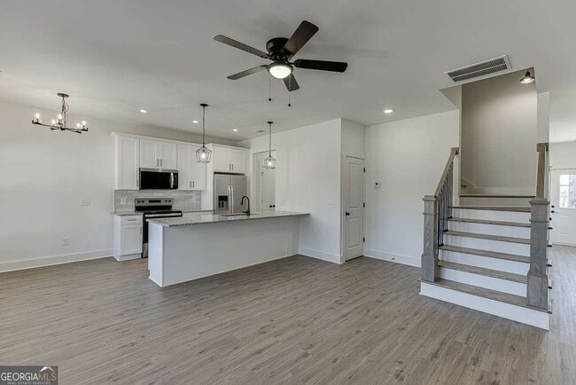 Building Photo - 569 Clayton St