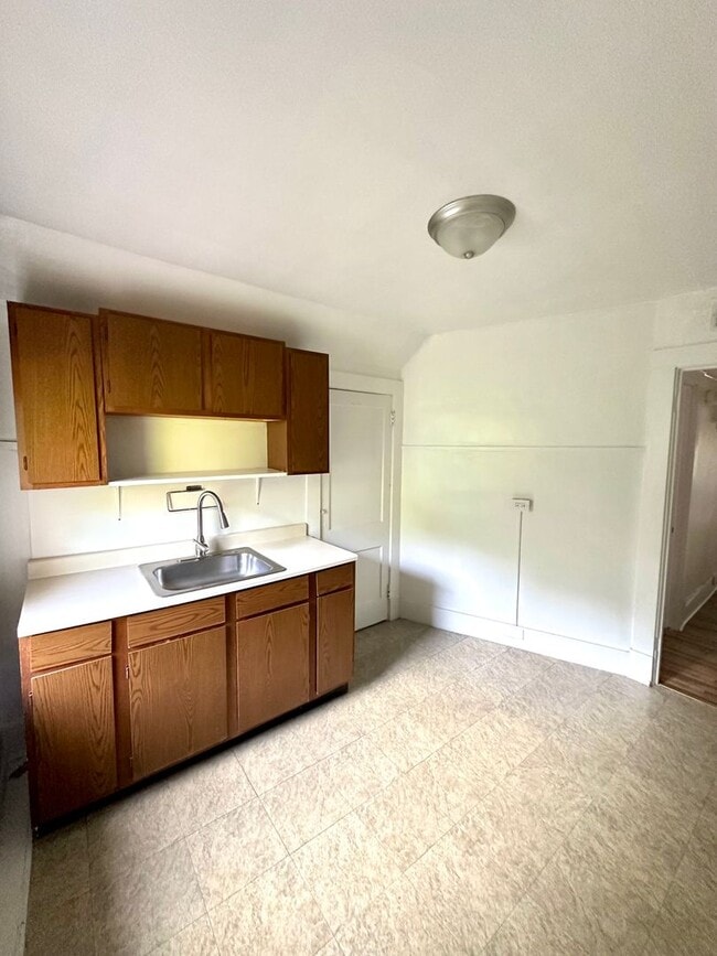 Building Photo - 12 Demmer Ave