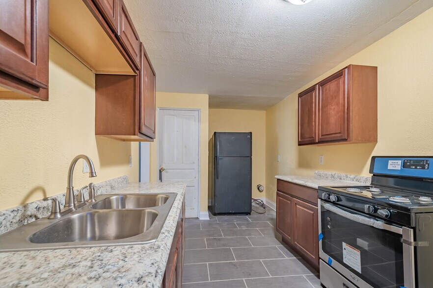 Building Photo - 435 N Graham St