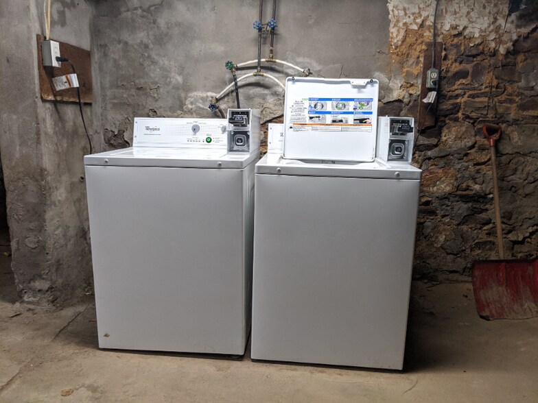 Building Photo - 193 Queen St