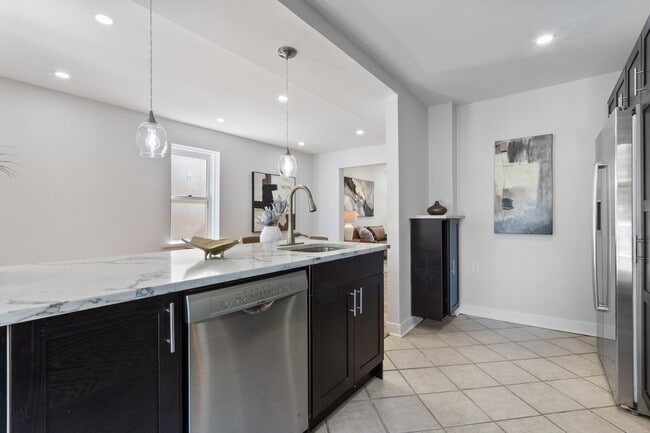 Building Photo - 521 Homewood Ave