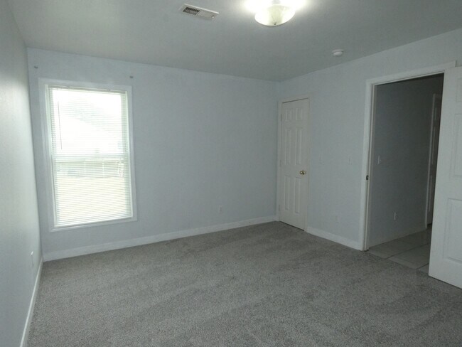 Building Photo - 275 Hazel Ct