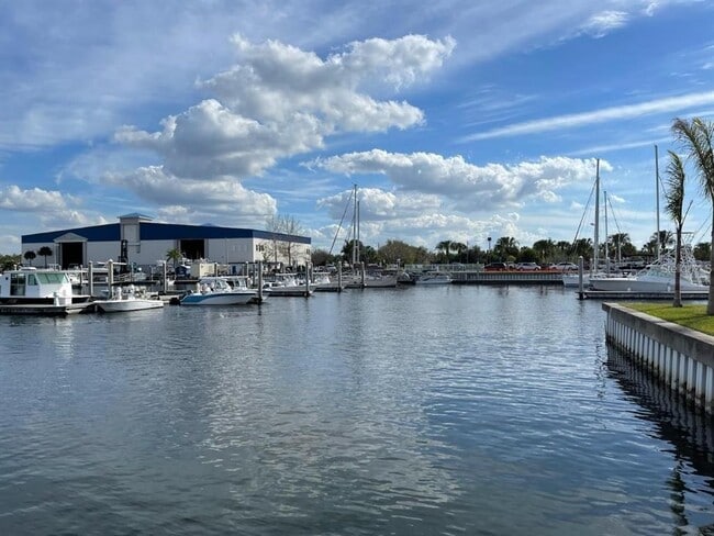 Building Photo - 550 Calico Scallop St